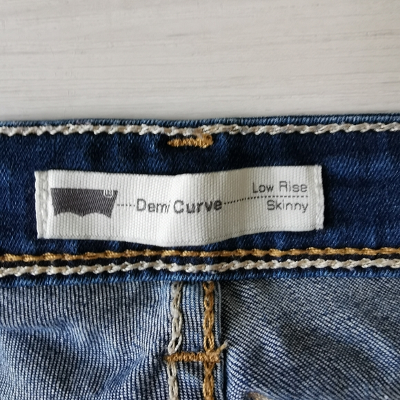 Levi's - Picture 6 of 7
